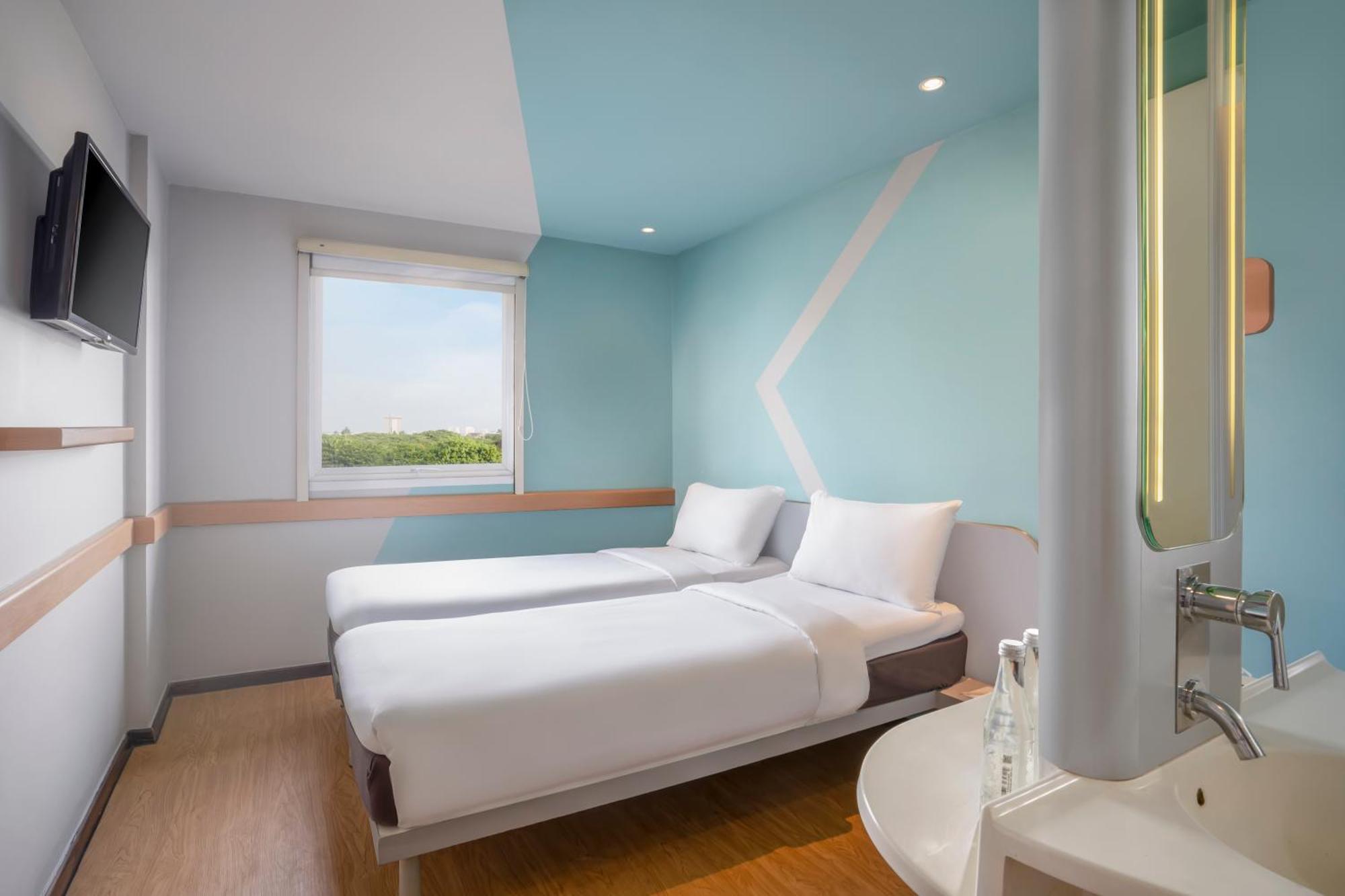 Ibis Budget Jakarta Airport Tangerang Exterior photo
