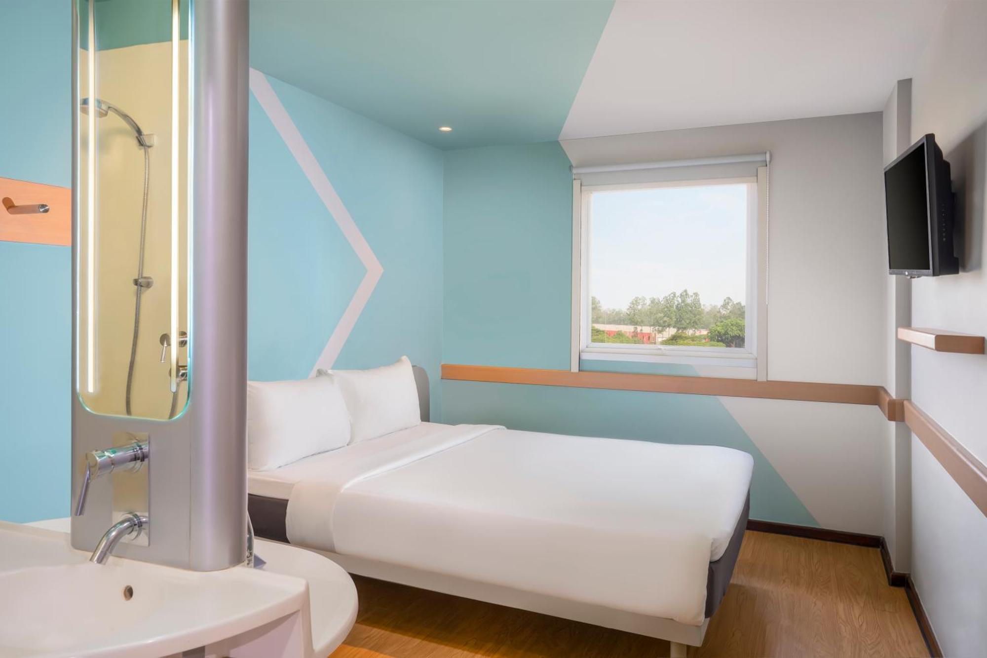 Ibis Budget Jakarta Airport Tangerang Exterior photo