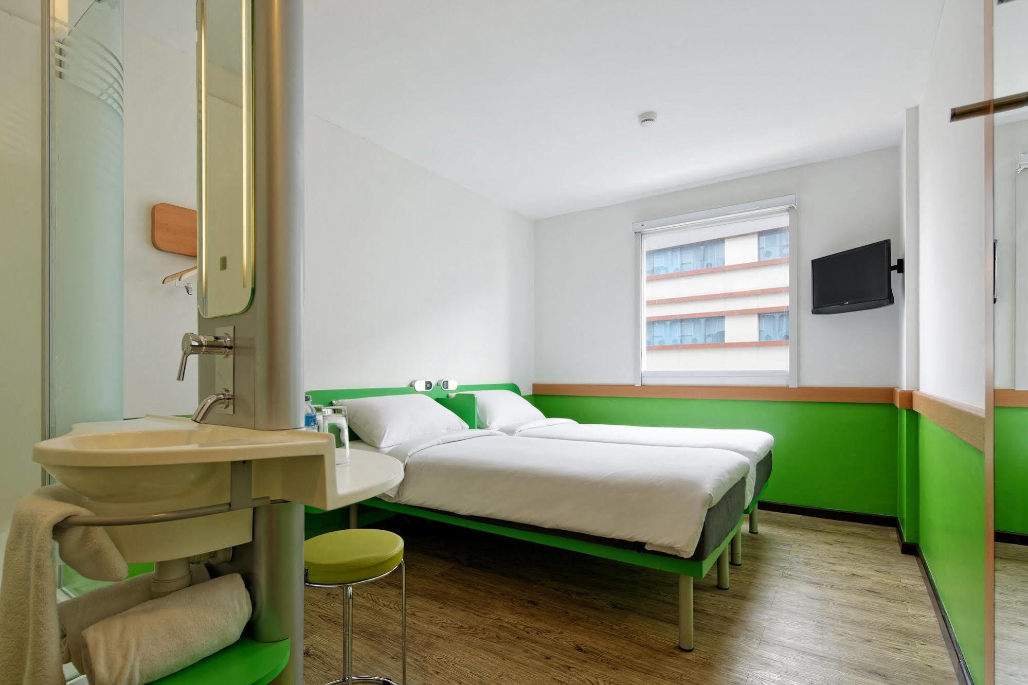 Ibis Budget Jakarta Airport Tangerang Exterior photo